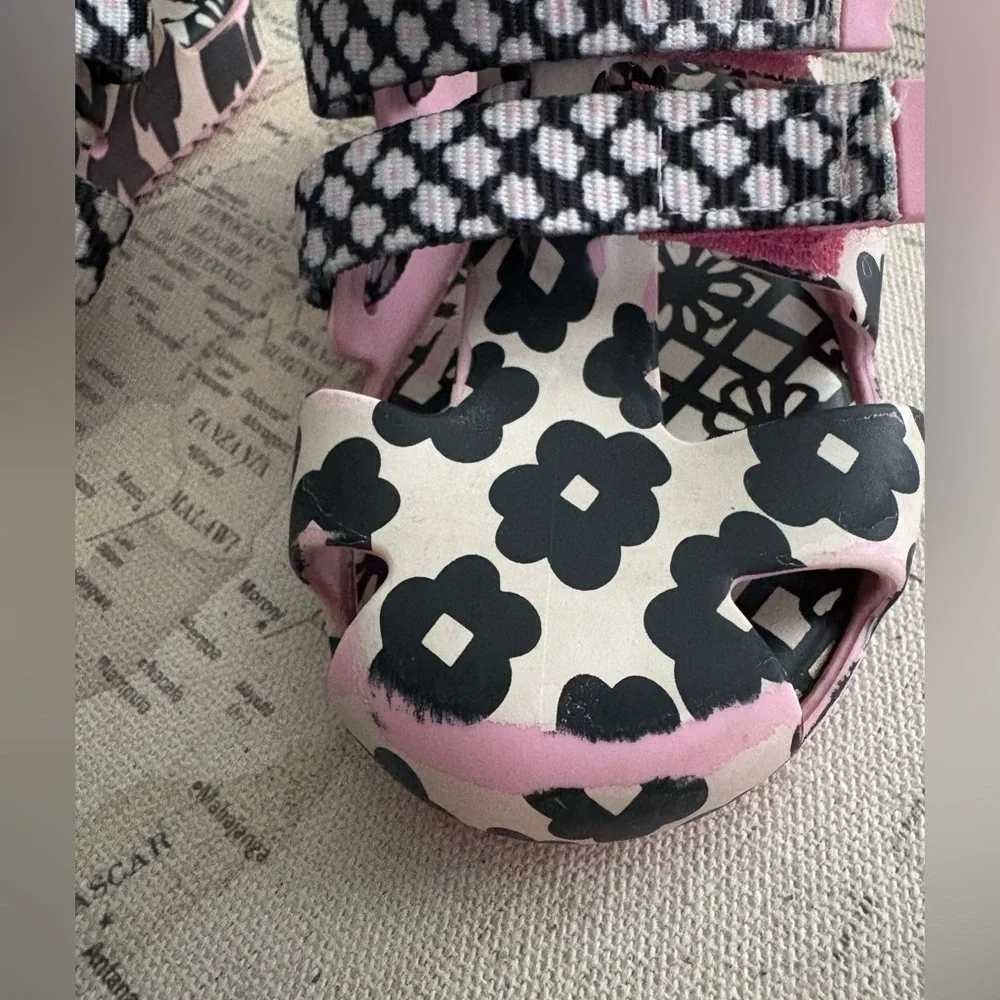 MINI MELISSA Ioio + Fabula Inf Sandal, Pink & Black Sandals Size 9